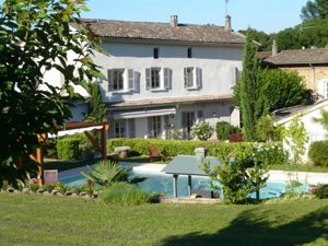 Notre chambre d'hôtes vue depuis le jardin